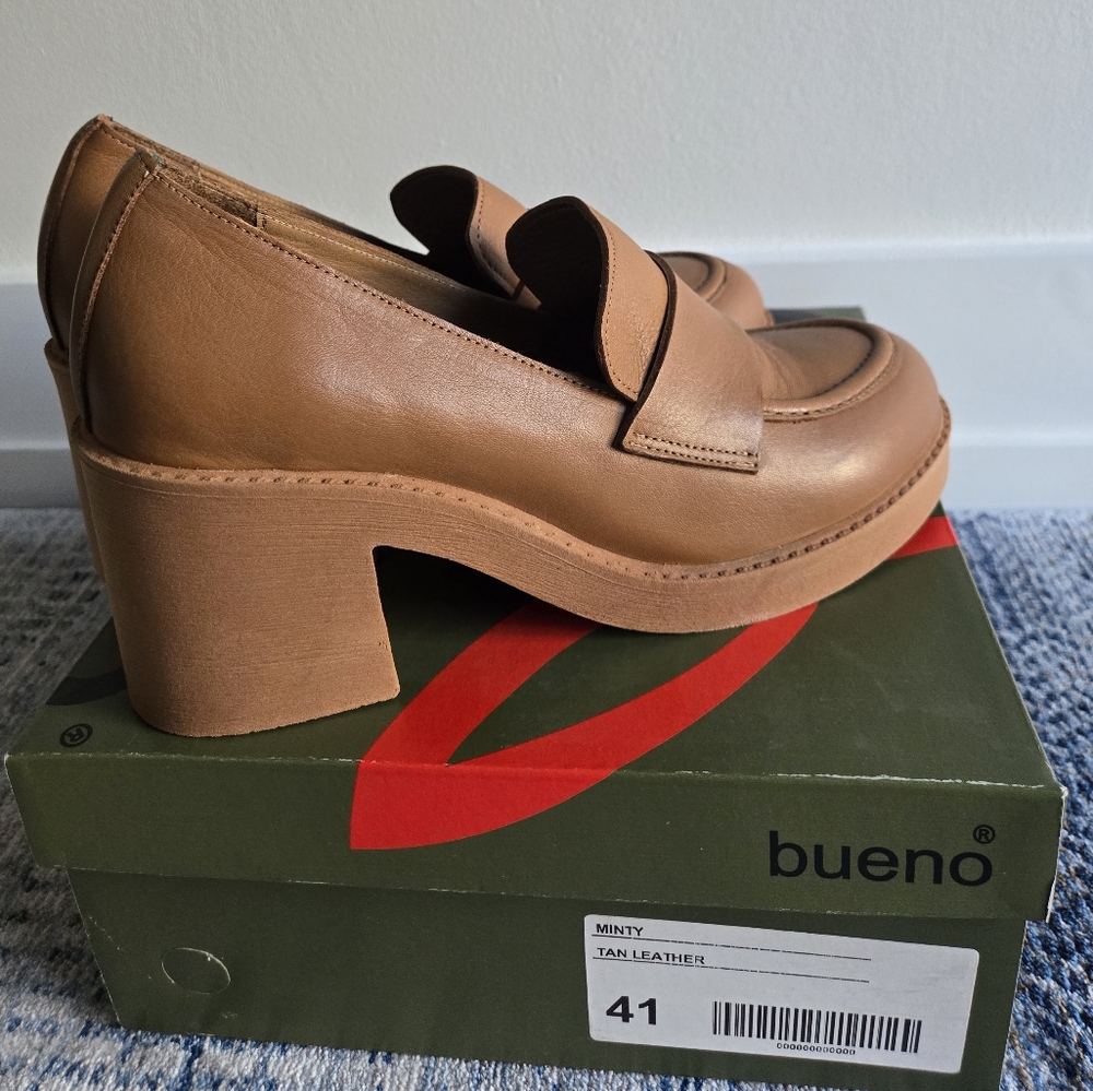 Bueno Women's Tan Loafers